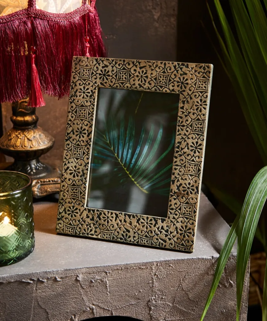 endless_etched_floral_pho_0.webp Home Accessories<Joe Browns Endless Etched Floral Photo Frame