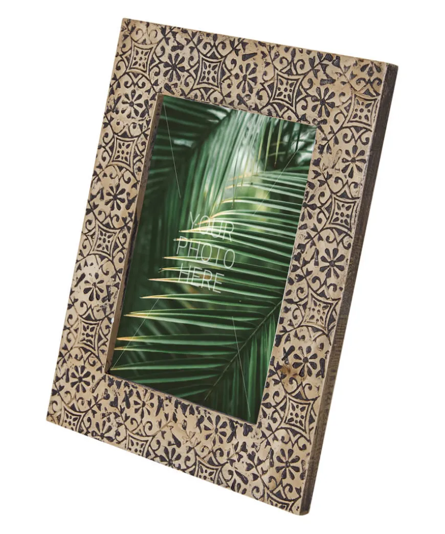 endless_etched_floral_pho_2.webp Home Accessories<Joe Browns Endless Etched Floral Photo Frame