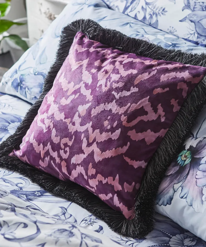nostalgic_nouveau_floral__3.webp Cosy This Christmas<Joe Browns Nostalgic Nouveau Floral Reversible Cushion